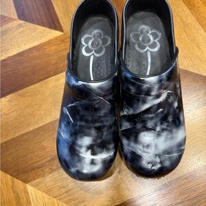 Sanita Black Marble-Pattern Slip-On Proffessional Clogs